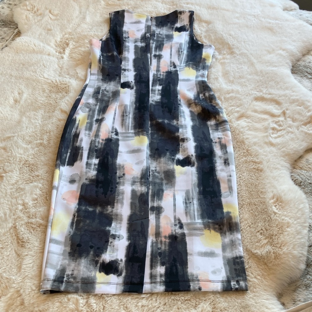 Fitted dress. Size 8. - Picture 4 of 13